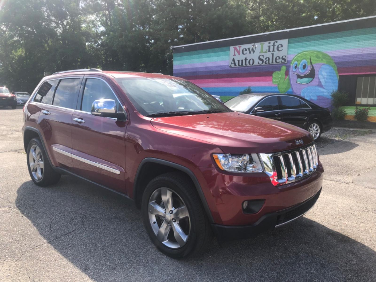 2012 BURGUN JEEP GRAND CHEROKEE OVERLAND (1C4RJFCG9CC) with an 3.6L engine, Automatic transmission, located at 5103 Dorchester Rd., Charleston, SC, 29418-5607, (843) 767-1122, 36.245171, -115.228050 - Clean Interior Fully Equipped with Leather, Panoramic Sunroof, Navigation, Backup Camera, AUX/Sat/Bluetooth, Dual Climate Control, Power Everything (windows, locks, seats, mirrors) Heated/Cooled/Memory Seats, Heated Steering Wheel, Keyless Entry, Alloy Wheels, Tow Package. 139k miles Located at N - Photo #0