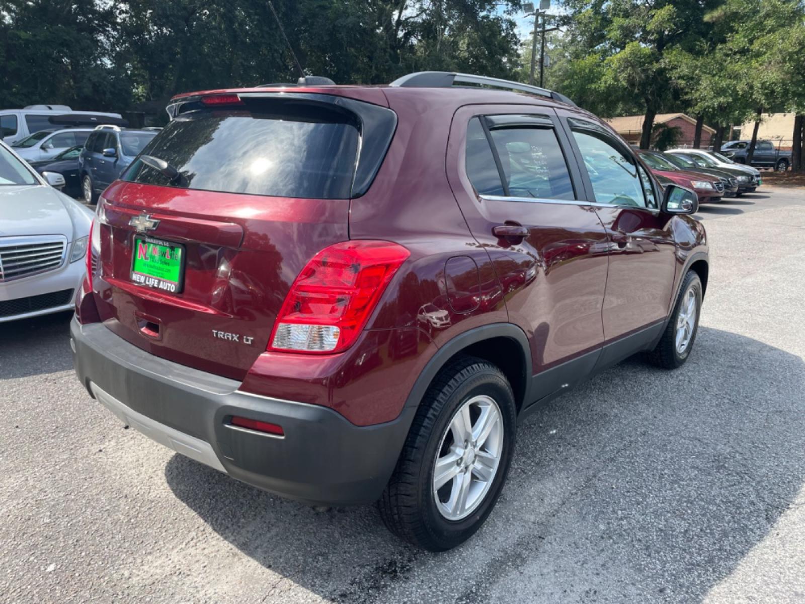 2016 RED CHEVROLET TRAX 1LT (3GNCJLSB5GL) with an 1.4L engine, Automatic transmission, located at 5103 Dorchester Rd., Charleston, SC, 29418-5607, (843) 767-1122, 36.245171, -115.228050 - Clean & comfortable interior equipped with AUX/USB/Bluetooth, Backup Camera, Power Windows, Power Locks, Power Mirrors, Spacious Cargo, Alloy Wheels. Clean CarFax (no accidents reported!) 123k miles Located at New Life Auto Sales! 2018-2022 Top 5 Finalist for Charleston City Paper's BEST PLACE TO - Photo #5