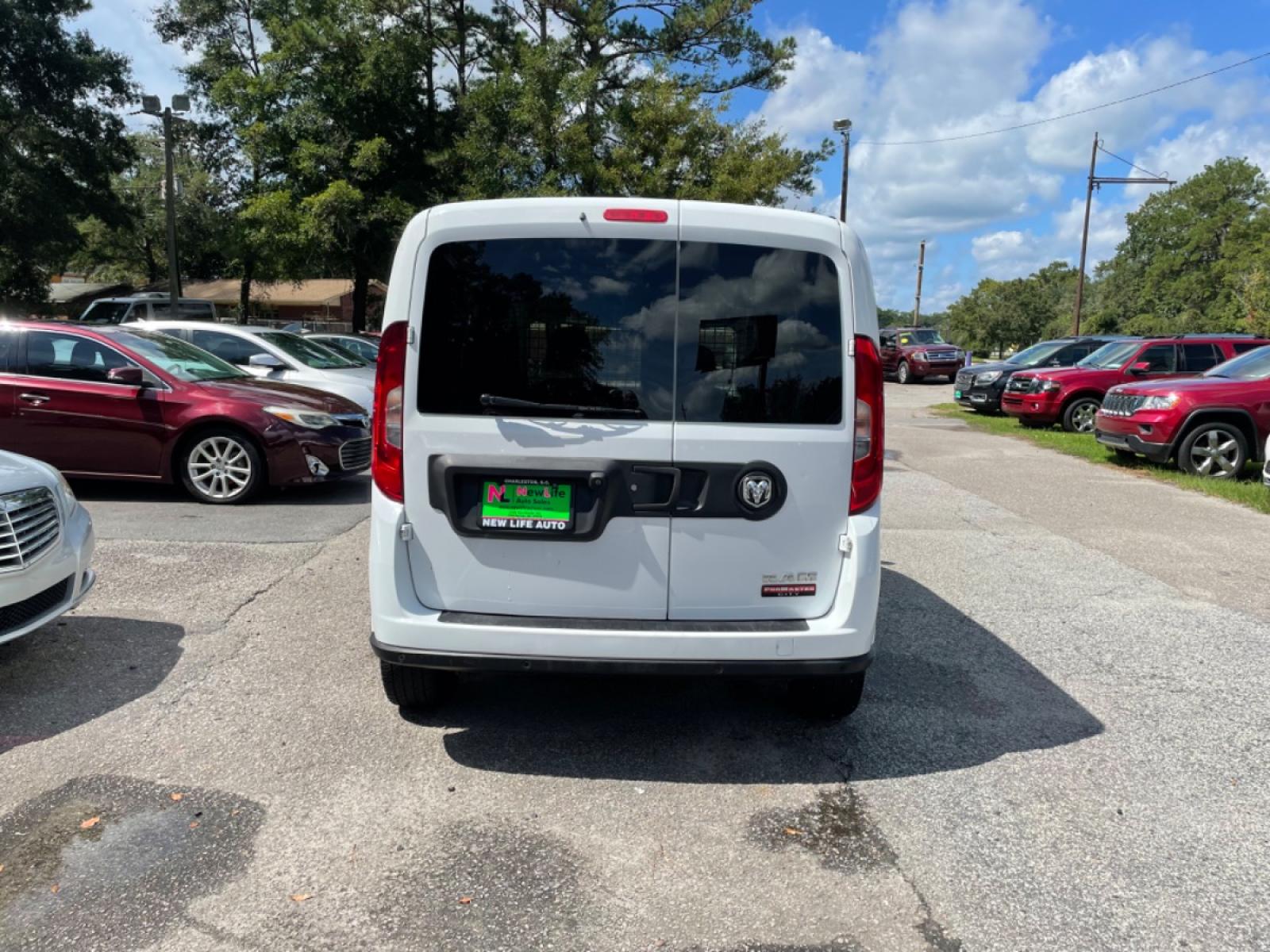 2017 WHITE RAM PROMASTER CITY SLT (ZFBERFBBXH6) with an 2.4L engine, Automatic transmission, located at 5103 Dorchester Rd., Charleston, SC, 29418-5607, (843) 767-1122, 36.245171, -115.228050 - Clean CarFax (no accidents reported!) Awesome Cargo Van with Tons of Storage, Backup Camera, AUX/USB/Bluetooth/AM/FM, Power Windows, Power Locks, Power Windows, Power Mirrors, Keyless Entry. 156k miles Located at New Life Auto Sales! 2018-2023 Top 5 Finalist for Charleston City Paper's BEST PLACE - Photo #5