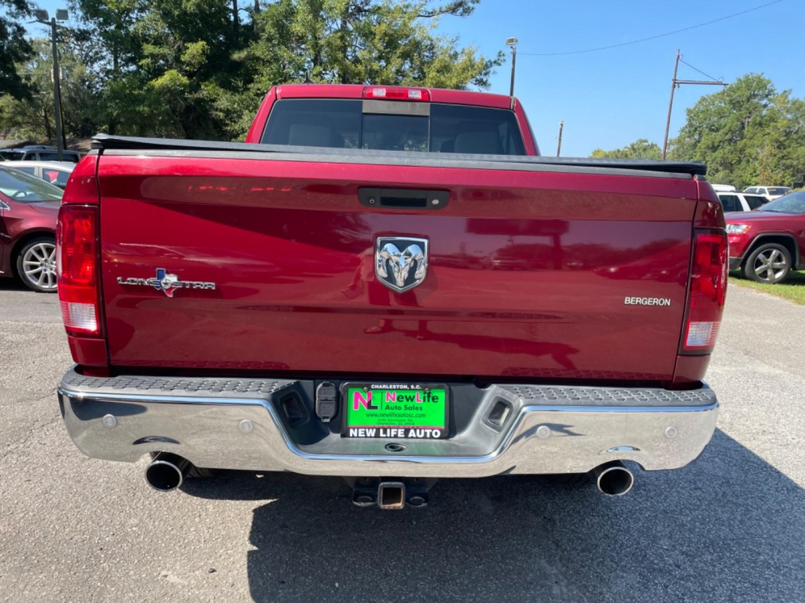 2015 RED RAM 1500 SLT (1C6RR6LM8FS) with an 3.0L engine, Automatic transmission, located at 5103 Dorchester Rd., Charleston, SC, 29418-5607, (843) 767-1122, 36.245171, -115.228050 - Clean CarFax (no accidents reported!!) Clean, Spacious and Comfortable interior equipped with Navigation, Backup Camera, AUX/USB/Bluetooth, Power Everything (windows, locks, seats, mirrors), Keyless Entry, Running Boards, Bed Cover, Tow Package, Chrome Wheels. Certified One Owner!! Powerful Diesel E - Photo #5