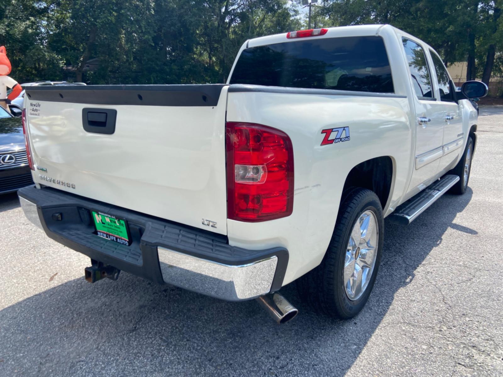 2011 WHITE CHEVROLET SILVERADO 1500 LTZ (3GCPKTE35BG) with an 5.3L engine, Automatic transmission, located at 5103 Dorchester Rd., Charleston, SC, 29418-5607, (843) 767-1122, 36.245171, -115.228050 - Leather, Sunroof, CD/AUX, OnStar, Dual Climate Control, Power Everything (windows, locks, seats, mirrors), Memory/Heated Seating, All-weather Mats, Keyless Entry, Running Boards, Tow Package, Chrome Wheels. Local Trade-in!! 164k miles Located at New Life Auto Sales! 2018-2023 Top 5 Finalist for C - Photo #2