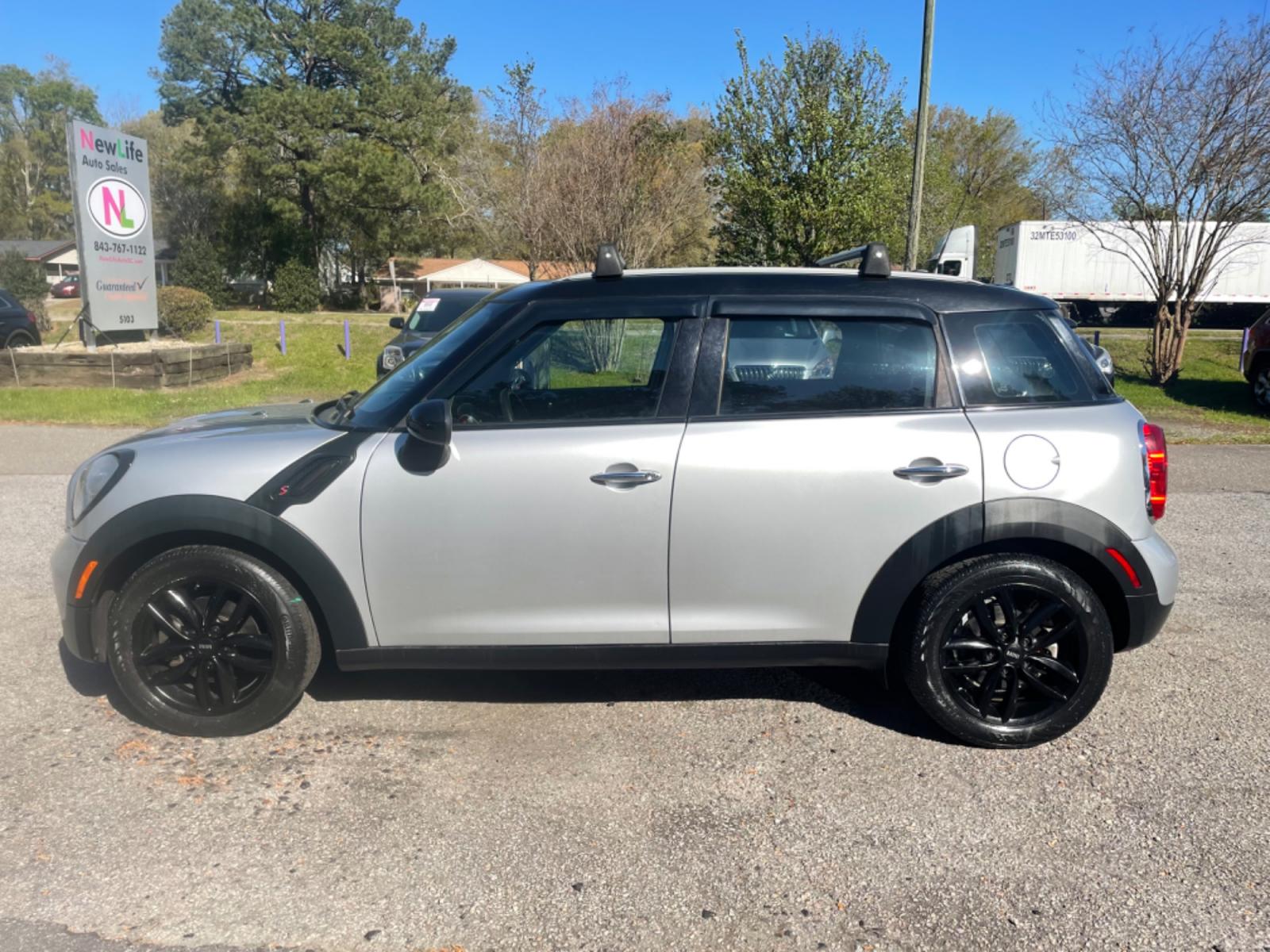 2013 SILVER MINI COOPER COUNTRYMAN (WMWZB3C54DW) with an 1.6L engine, Automatic transmission, located at 5103 Dorchester Rd., Charleston, SC, 29418-5607, (843) 767-1122, 36.245171, -115.228050 - Clean interior with Leather, Double Sunroof, CD/AUX/USB, Handsfree Phone, Power Windows, Power Locks, Power Mirrors, Heated Seats, Keyless Entry, Push Button Start, All-weather Mats, Roof Rack, Alloy Wheels. ONLY 57k miles!! Located at New Life Auto Sales! 2018-2023 Top 5 Finalist for Charleston Ci - Photo #3
