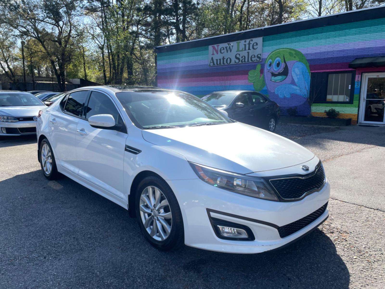 2015 WHITE KIA OPTIMA EX (5XXGN4A79FG) with an 2.4L engine, Automatic transmission, located at 5103 Dorchester Rd., Charleston, SC, 29418-5607, (843) 767-1122, 36.245171, -115.228050 - Clean all around with Leather, Double Sunroof, CD/AUX/Sat/Bluetooth, Handsfree Phone, Backup Camera, Power Everything (windows, locks, seats, mirrros), Heated/Cooled/Memory Seating, Heated Steering Wheel, Dual Climate Control, Push Button Start, Keyless Entry, Alloy Wheels. Local Trade-in!! Only 109 - Photo #0