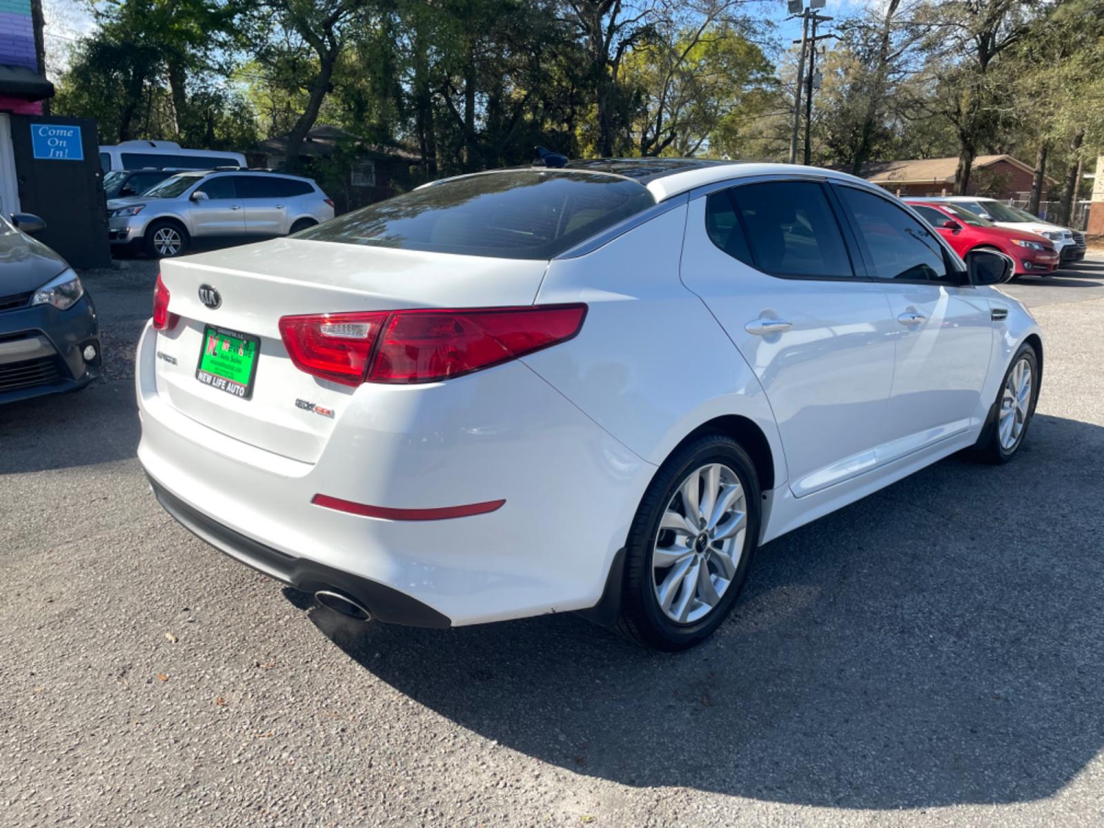 2015 WHITE KIA OPTIMA EX (5XXGN4A79FG) with an 2.4L engine, Automatic transmission, located at 5103 Dorchester Rd., Charleston, SC, 29418-5607, (843) 767-1122, 36.245171, -115.228050 - Clean all around with Leather, Double Sunroof, CD/AUX/Sat/Bluetooth, Handsfree Phone, Backup Camera, Power Everything (windows, locks, seats, mirrros), Heated/Cooled/Memory Seating, Heated Steering Wheel, Dual Climate Control, Push Button Start, Keyless Entry, Alloy Wheels. Local Trade-in!! Only 109 - Photo #6