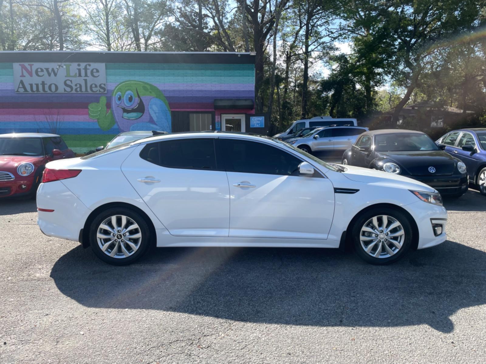 2015 WHITE KIA OPTIMA EX (5XXGN4A79FG) with an 2.4L engine, Automatic transmission, located at 5103 Dorchester Rd., Charleston, SC, 29418-5607, (843) 767-1122, 36.245171, -115.228050 - Clean all around with Leather, Double Sunroof, CD/AUX/Sat/Bluetooth, Handsfree Phone, Backup Camera, Power Everything (windows, locks, seats, mirrros), Heated/Cooled/Memory Seating, Heated Steering Wheel, Dual Climate Control, Push Button Start, Keyless Entry, Alloy Wheels. Local Trade-in!! Only 109 - Photo #7