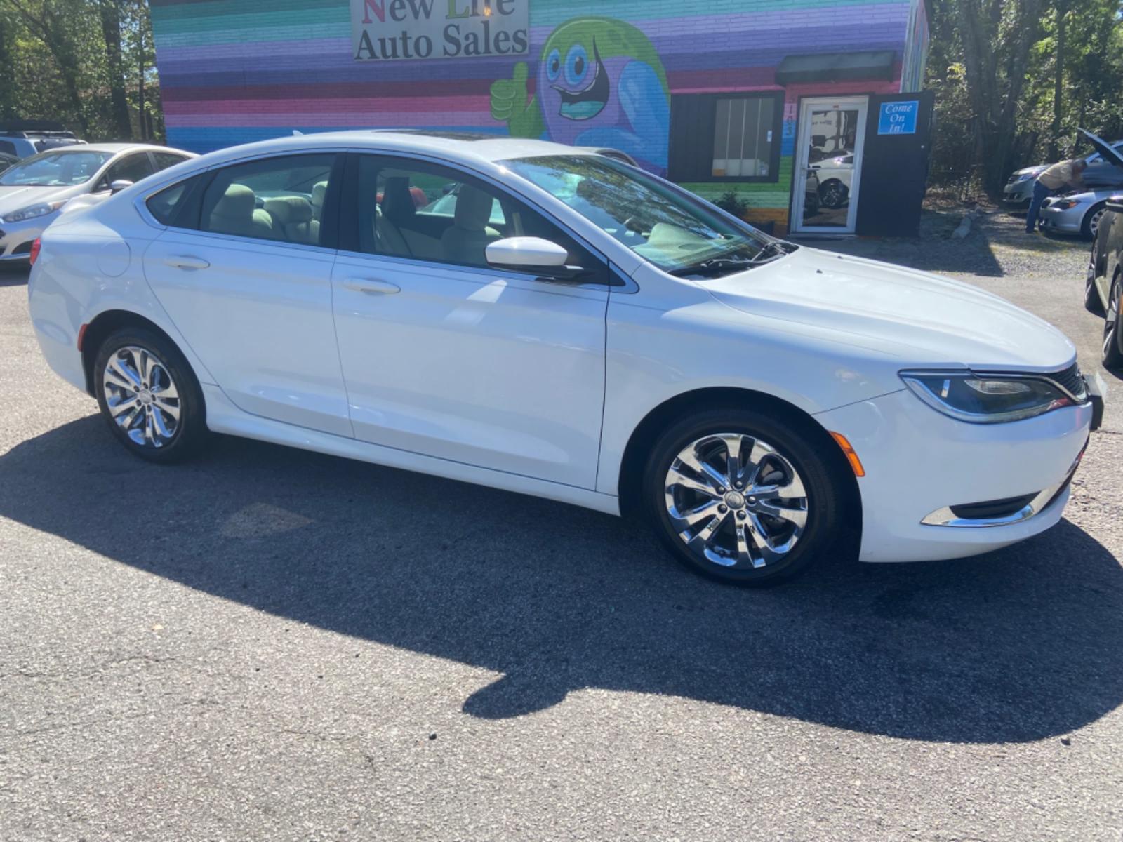 2016 WHITE CHRYSLER 200 LIMITED (1C3CCCAB1GN) with an 2.4L engine, Automatic transmission, located at 5103 Dorchester Rd., Charleston, SC, 29418-5607, (843) 767-1122, 36.245171, -115.228050 - Clean Inside & Out with Sunroof, Backup Camera, AUX/USB/Bluetooth, Power Everything (windows, locks, seats, mirrors), Push Button Start, Keyless Entry, Alloy Wheels. 118k miles Located at New Life Auto Sales! 2018-2023 Top 5 Finalist for Charleston City Paper's BEST PLACE TO BUY A USED CAR! 5103 Do - Photo #6
