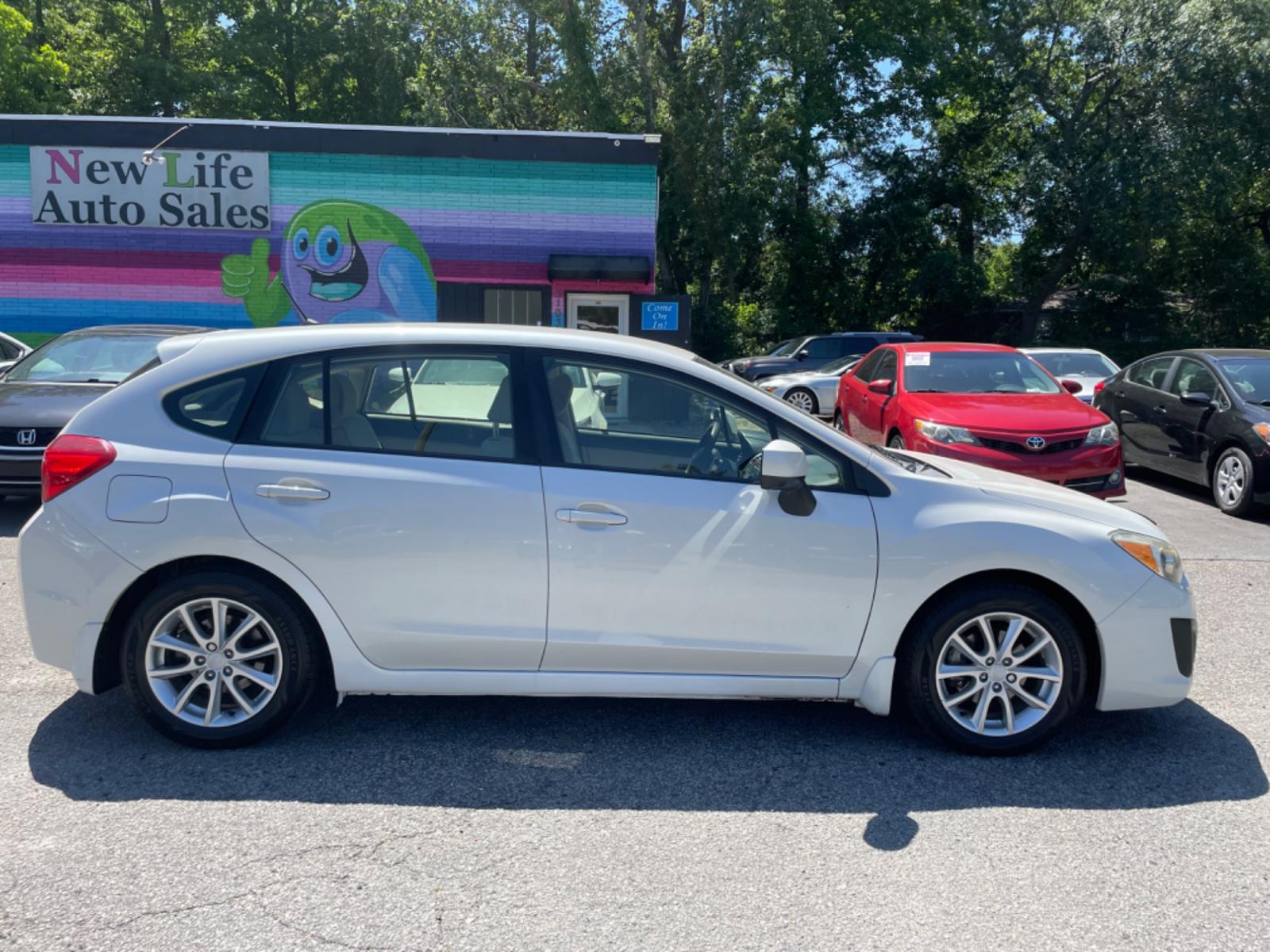 2012 WHITE SUBARU IMPREZA PREMIUM (JF1GPAB67CH) with an 2.0L engine, Continuously Variable transmission, located at 5103 Dorchester Rd., Charleston, SC, 29418-5607, (843) 767-1122, 36.245171, -115.228050 - Photo #8
