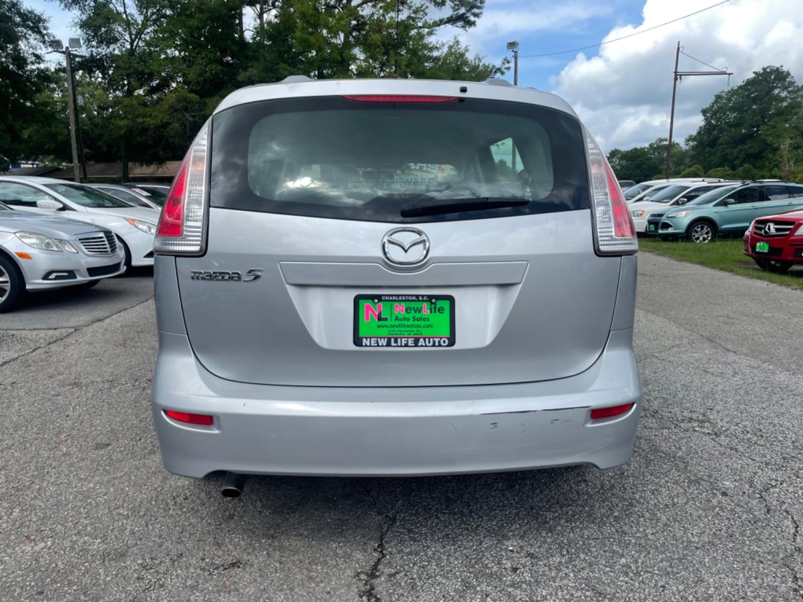 2008 SILVER MAZDA 5 (JM1CR293680) with an 2.3L engine, Automatic transmission, located at 5103 Dorchester Rd., Charleston, SC, 29418-5607, (843) 767-1122, 36.245171, -115.228050 - Blends the best qualities of wagons and minivans, including sliding rear doors! Clean Interior with 6-Disc CD/AUX/Sat, Power Windows, Power Locks, Power Mirrors, Third Row, Middle Captains Seats, Keyless Entry, Alloy Wheels. Clean Carfax (no accidents reported!) Local Trade-in!! Located at New Life - Photo #4