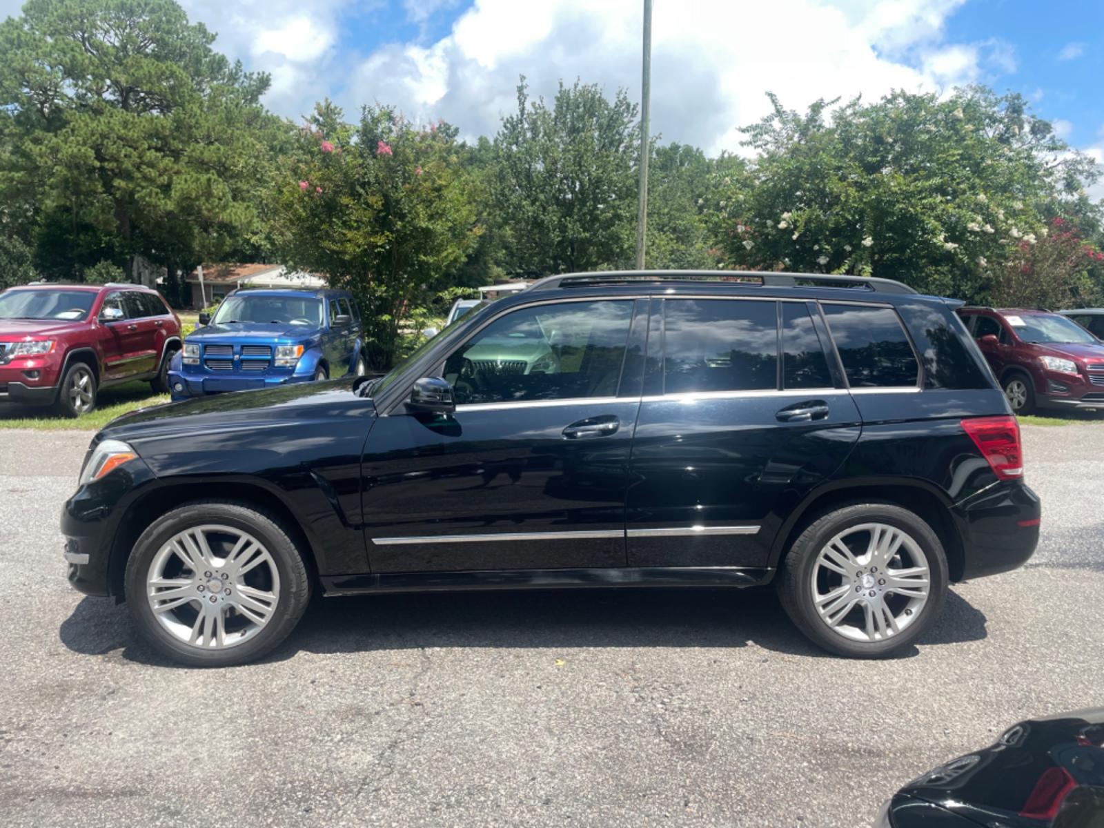 2013 BLACK MERCEDES-BENZ GLK 350 (WDCGG5HB2DG) with an 3.5L engine, Automatic transmission, located at 5103 Dorchester Rd., Charleston, SC, 29418-5607, (843) 767-1122, 36.245171, -115.228050 - Local trade-in with Leather, Double Sunroof, CD/AUX/Bluetooth, Dual Climate Control, Power Everything (windows, locks, seats, mirrors), Heated/Memory Seating, Keyless Entry, Push Button Start, Alloy Wheels. Clean CarFax (no accidents reported!) 113k miles Located at New Life Auto Sales! 2018-2023 T - Photo #3