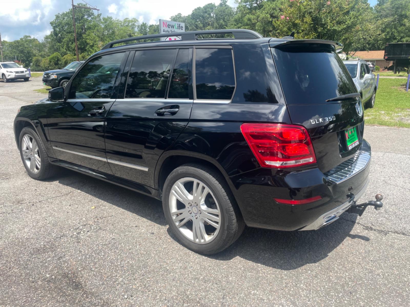 2013 BLACK MERCEDES-BENZ GLK 350 (WDCGG5HB2DG) with an 3.5L engine, Automatic transmission, located at 5103 Dorchester Rd., Charleston, SC, 29418-5607, (843) 767-1122, 36.245171, -115.228050 - Local trade-in with Leather, Double Sunroof, CD/AUX/Bluetooth, Dual Climate Control, Power Everything (windows, locks, seats, mirrors), Heated/Memory Seating, Keyless Entry, Push Button Start, Alloy Wheels. Clean CarFax (no accidents reported!) 113k miles Located at New Life Auto Sales! 2018-2023 T - Photo #4