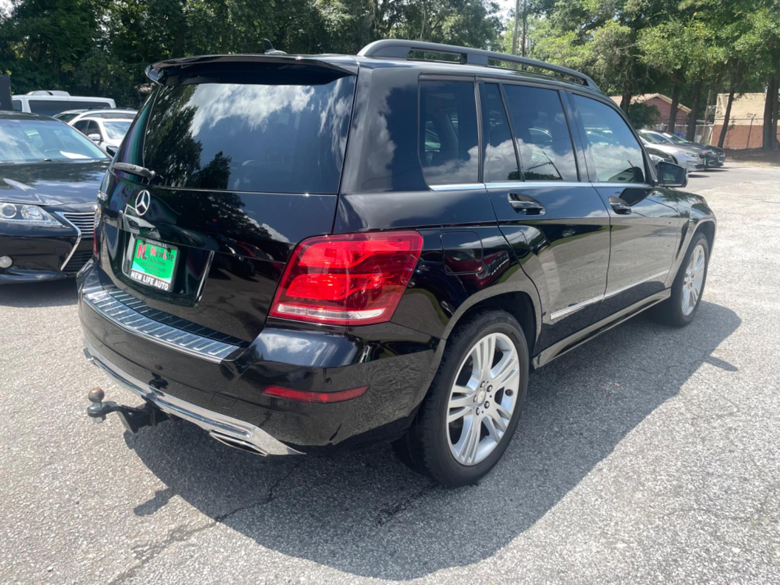 2013 BLACK MERCEDES-BENZ GLK 350 (WDCGG5HB2DG) with an 3.5L engine, Automatic transmission, located at 5103 Dorchester Rd., Charleston, SC, 29418-5607, (843) 767-1122, 36.245171, -115.228050 - Local trade-in with Leather, Double Sunroof, CD/AUX/Bluetooth, Dual Climate Control, Power Everything (windows, locks, seats, mirrors), Heated/Memory Seating, Keyless Entry, Push Button Start, Alloy Wheels. Clean CarFax (no accidents reported!) 113k miles Located at New Life Auto Sales! 2018-2023 T - Photo #6