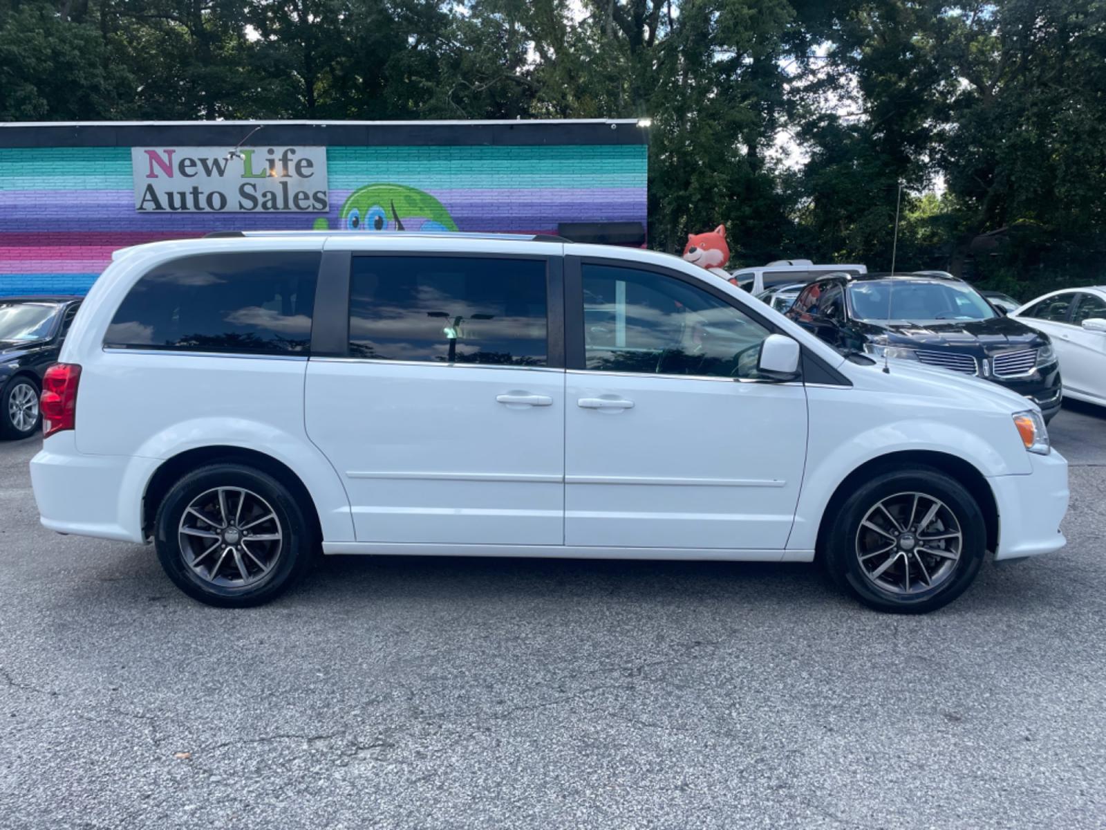 2017 WHITE DODGE GRAND CARAVAN SXT (2C4RDGCG3HR) with an 3.6L engine, Automatic transmission, located at 5103 Dorchester Rd., Charleston, SC, 29418-5607, (843) 767-1122, 36.245171, -115.228050 - Local Trade-in with comfy Leather/Suede Interior, CD/AUX/USB/Sat/Bluetooth, Dual Climate Control, Power Everything (windows, locks, seat, mirrors), Power Liftgate, Power Sliding Doors, Rear Climate Control, Keyless Entry, Alloy Wheels. 140k miles Located at New Life Auto Sales! 2018-2023 Top 5 Fina - Photo #7