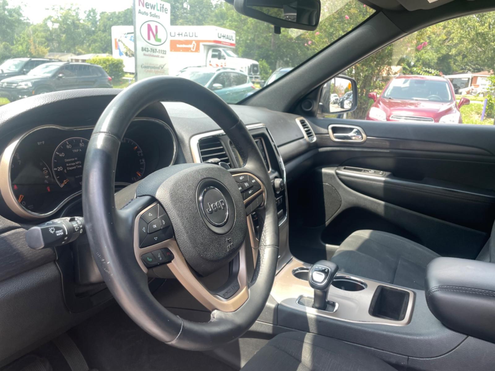 2014 SILVER JEEP GRAND CHEROKEE LAREDO (1C4RJFAG3EC) with an 3.6L engine, Automatic transmission, located at 5103 Dorchester Rd., Charleston, SC, 29418-5607, (843) 767-1122, 36.245171, -115.228050 - Super clean interior with AUX/USB/Bluetooth, Power Everything (windows, locks, seat, mirrors), Push Button Start, Keyless Entry, Luggage Rack, Tow Package, Alloy Wheels. 122k miles Located at New Life Auto Sales! 2018-2023 Top 5 Finalist for Charleston City Paper's BEST PLACE TO BUY A USED CAR! 510 - Photo #19