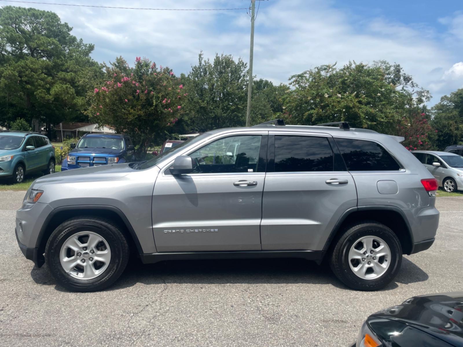 2014 SILVER JEEP GRAND CHEROKEE LAREDO (1C4RJFAG3EC) with an 3.6L engine, Automatic transmission, located at 5103 Dorchester Rd., Charleston, SC, 29418-5607, (843) 767-1122, 36.245171, -115.228050 - Super clean interior with AUX/USB/Bluetooth, Power Everything (windows, locks, seat, mirrors), Push Button Start, Keyless Entry, Luggage Rack, Tow Package, Alloy Wheels. 122k miles Located at New Life Auto Sales! 2018-2023 Top 5 Finalist for Charleston City Paper's BEST PLACE TO BUY A USED CAR! 510 - Photo #3