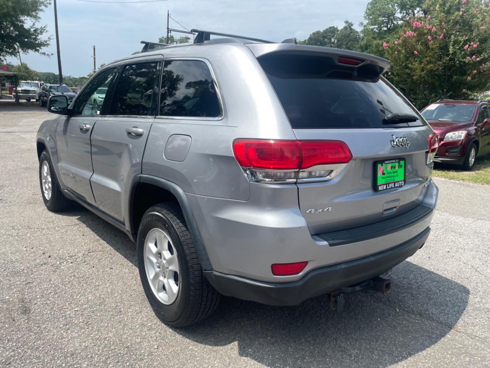 2014 SILVER JEEP GRAND CHEROKEE LAREDO (1C4RJFAG3EC) with an 3.6L engine, Automatic transmission, located at 5103 Dorchester Rd., Charleston, SC, 29418-5607, (843) 767-1122, 36.245171, -115.228050 - Super clean interior with AUX/USB/Bluetooth, Power Everything (windows, locks, seat, mirrors), Push Button Start, Keyless Entry, Luggage Rack, Tow Package, Alloy Wheels. 122k miles Located at New Life Auto Sales! 2018-2023 Top 5 Finalist for Charleston City Paper's BEST PLACE TO BUY A USED CAR! 510 - Photo #4