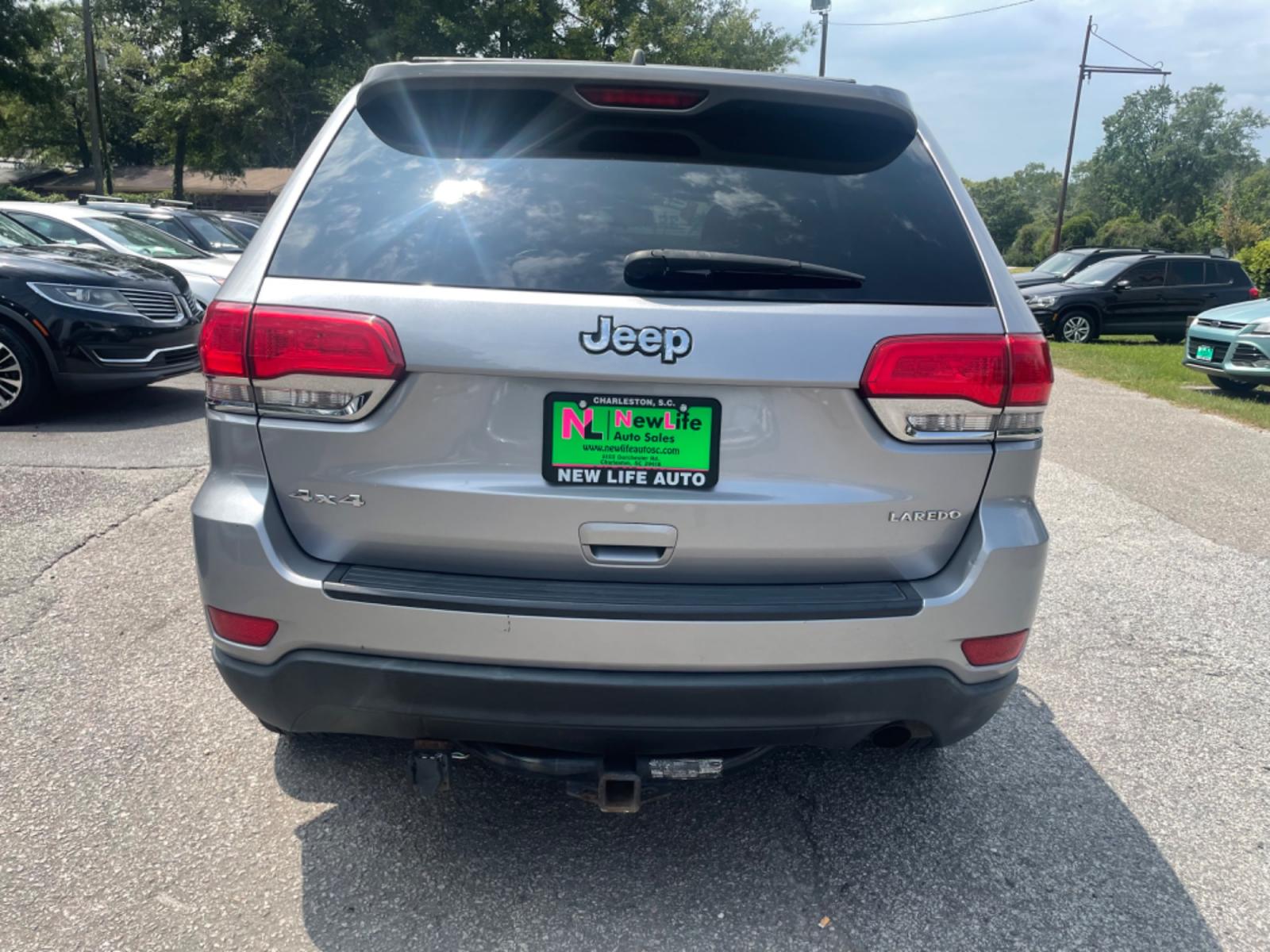 2014 SILVER JEEP GRAND CHEROKEE LAREDO (1C4RJFAG3EC) with an 3.6L engine, Automatic transmission, located at 5103 Dorchester Rd., Charleston, SC, 29418-5607, (843) 767-1122, 36.245171, -115.228050 - Super clean interior with AUX/USB/Bluetooth, Power Everything (windows, locks, seat, mirrors), Push Button Start, Keyless Entry, Luggage Rack, Tow Package, Alloy Wheels. 122k miles Located at New Life Auto Sales! 2018-2023 Top 5 Finalist for Charleston City Paper's BEST PLACE TO BUY A USED CAR! 510 - Photo #5