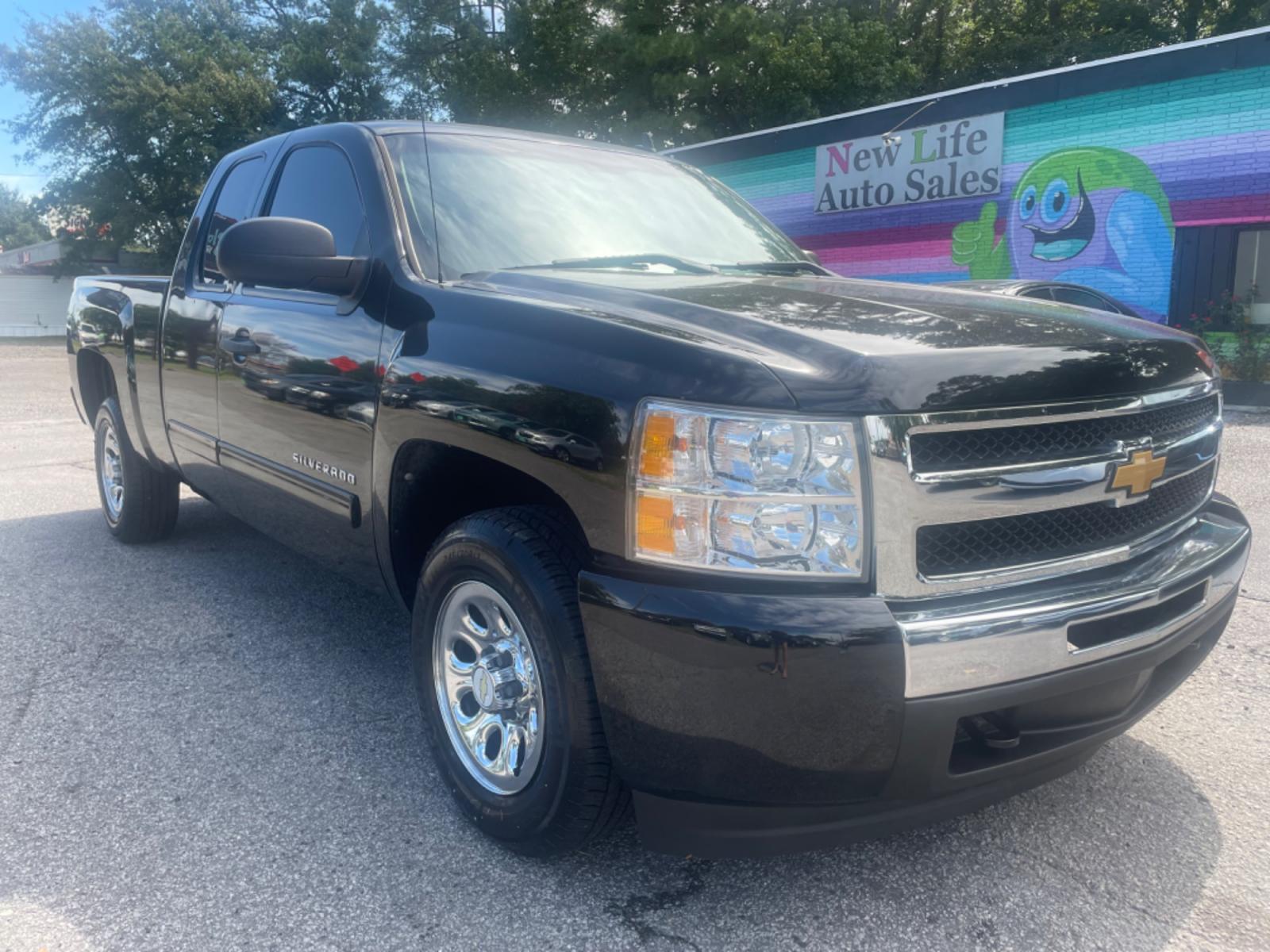 2011 BLACK CHEVROLET SILVERADO 1500 LS (1GCRCREA7BZ) with an 4.8L engine, Automatic transmission, located at 5103 Dorchester Rd., Charleston, SC, 29418-5607, (843) 767-1122, 36.245171, -115.228050 - Clean interior with CD/AUX/Sat, Power Windows, Power Locks, Power Mirrors, All-weather Mats, Keyless Entry, Tow Package, Shiny Chrome Wheels. Only 12k miles! Located at New Life Auto Sales! 2018-2023 Top 5 Finalist for Charleston City Paper's BEST PLACE TO BUY A USED CAR! 5103 Dorchester Road, Nort - Photo #0