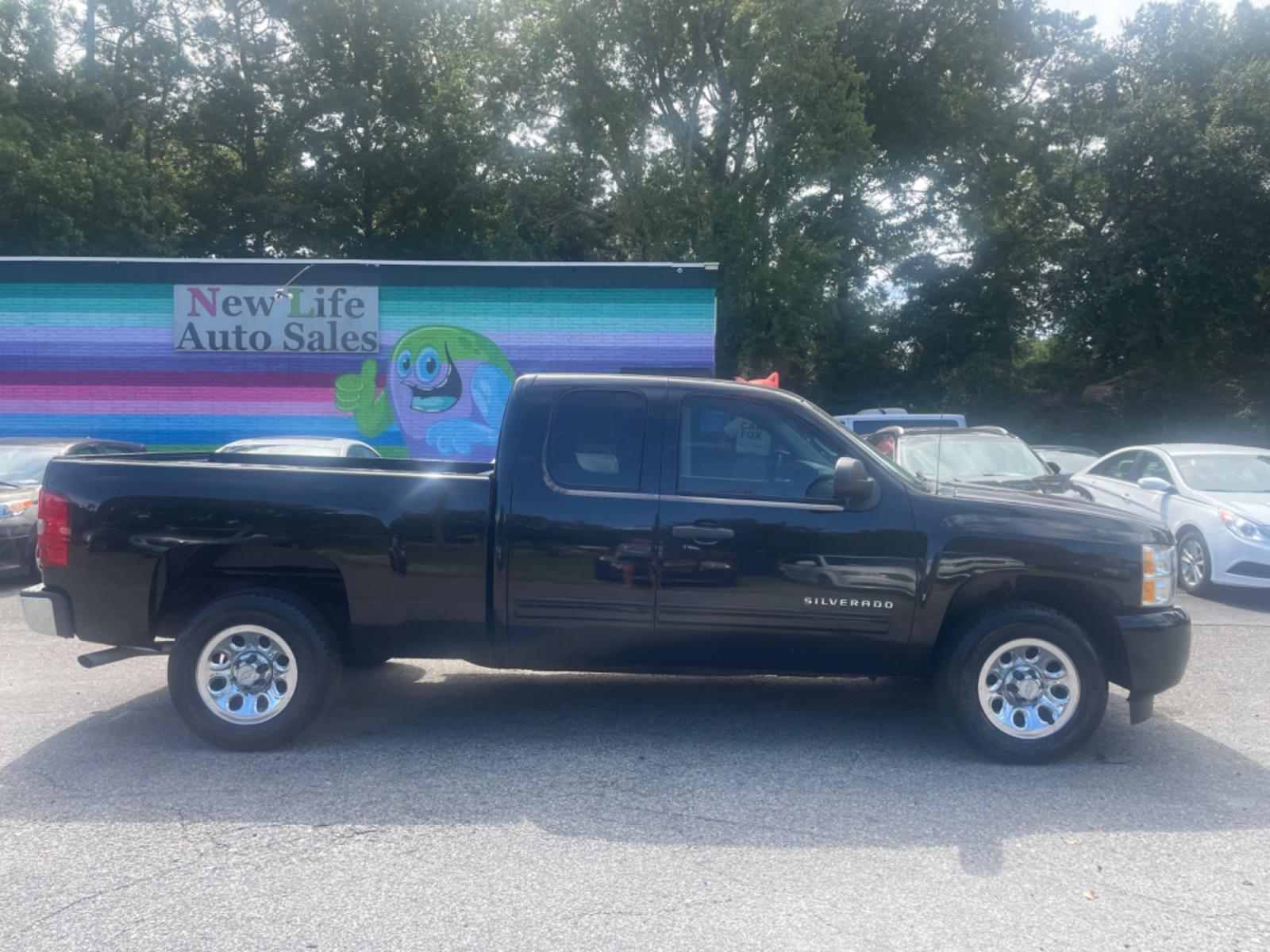 2011 BLACK CHEVROLET SILVERADO 1500 LS (1GCRCREA7BZ) with an 4.8L engine, Automatic transmission, located at 5103 Dorchester Rd., Charleston, SC, 29418-5607, (843) 767-1122, 36.245171, -115.228050 - Clean interior with CD/AUX/Sat, Power Windows, Power Locks, Power Mirrors, All-weather Mats, Keyless Entry, Tow Package, Shiny Chrome Wheels. Only 12k miles! Located at New Life Auto Sales! 2018-2023 Top 5 Finalist for Charleston City Paper's BEST PLACE TO BUY A USED CAR! 5103 Dorchester Road, Nort - Photo #6