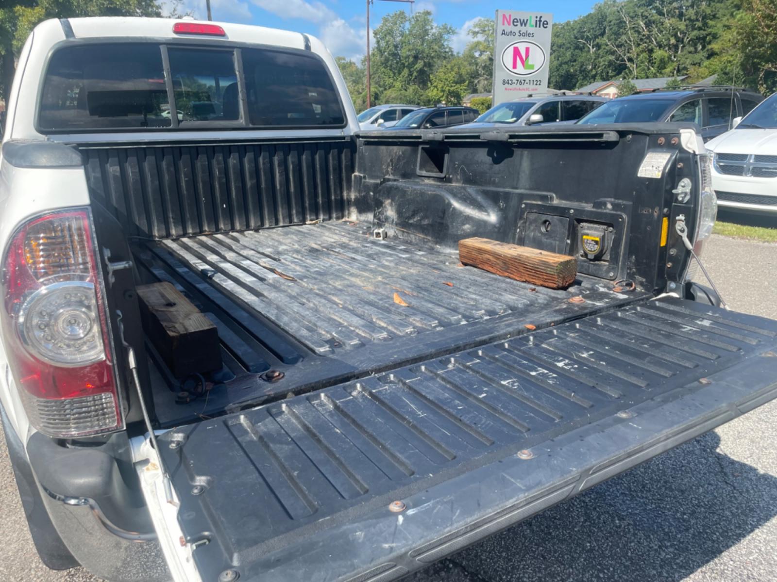 2010 WHITE TOYOTA TACOMA PRERUNNER ACCESS CAB (5TETU4GN2AZ) with an 4.0L engine, 5-Speed Manual transmission, located at 5103 Dorchester Rd., Charleston, SC, 29418-5607, (843) 767-1122, 36.245171, -115.228050 - Cold A/C, CD/AUX/Sat, Power Windows, Power Locks, Power Mirrors, Keyless Entry, Bedliner, Tow Package, Alloy Wheels. 224k miles Located at New Life Auto Sales! 2018-2023 Top 5 Finalist for Charleston City Paper's BEST PLACE TO BUY A USED CAR! 5103 Dorchester Road, North Charleston (Near Tanger) ! - Photo #12