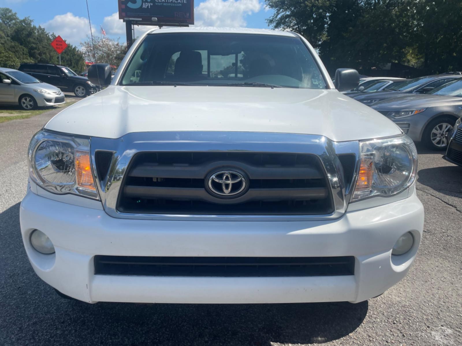 2010 WHITE TOYOTA TACOMA PRERUNNER ACCESS CAB (5TETU4GN2AZ) with an 4.0L engine, 5-Speed Manual transmission, located at 5103 Dorchester Rd., Charleston, SC, 29418-5607, (843) 767-1122, 36.245171, -115.228050 - Photo #1