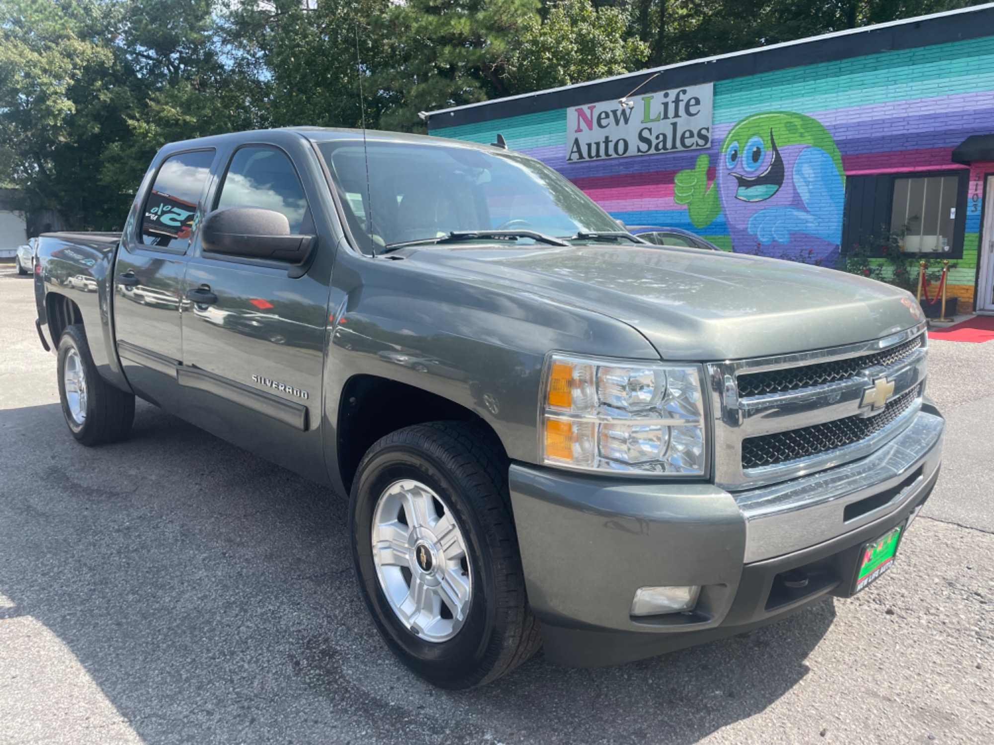 photo of 2011 CHEVROLET SILVERADO 1500 LT Z71 4x4 -  Full-sized Crew Cab! Clean CarFax!!