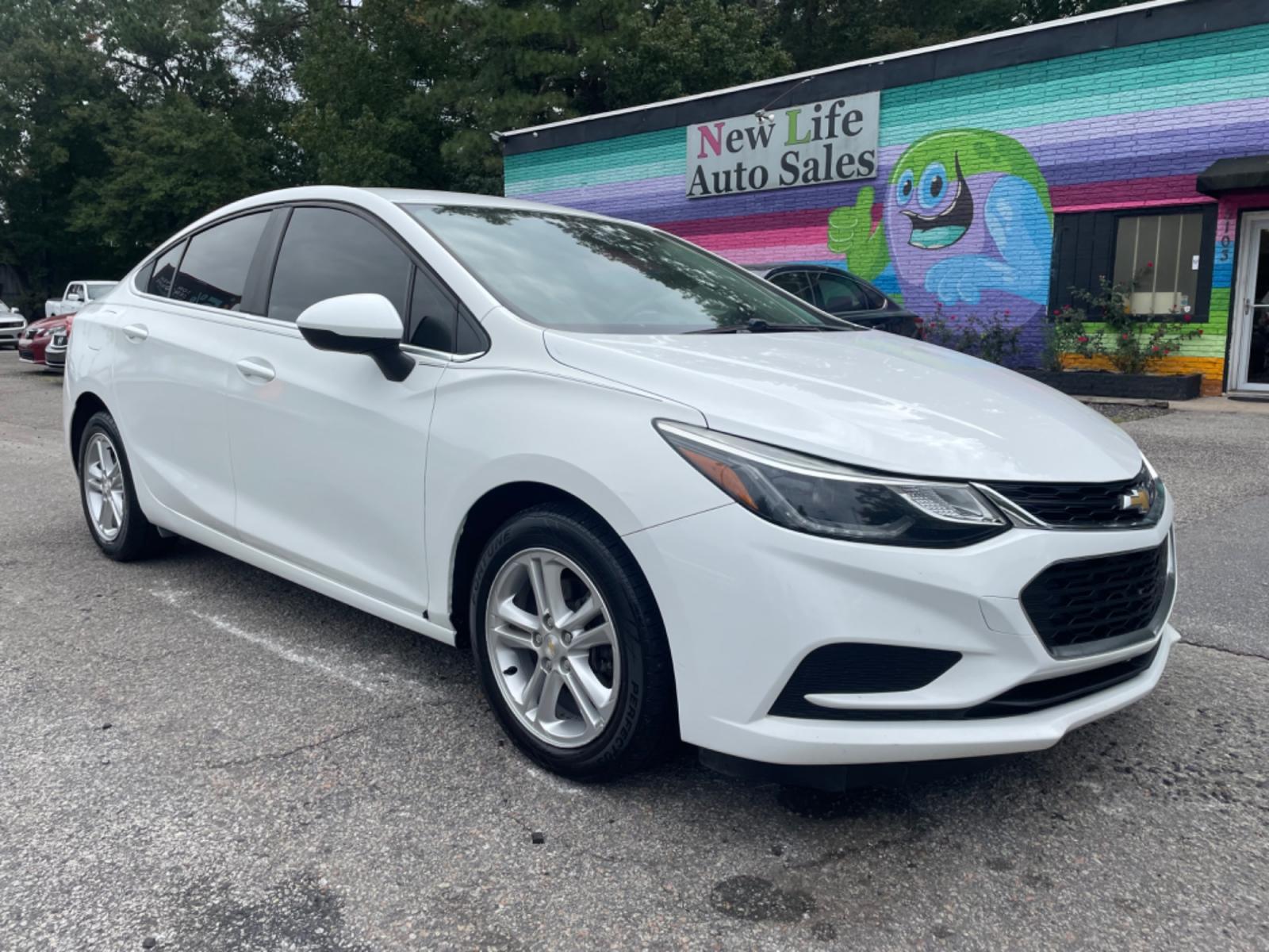 2018 WHITE CHEVROLET CRUZE LT (1G1BE5SM7J7) with an 1.4L engine, Automatic transmission, located at 5103 Dorchester Rd., Charleston, SC, 29418-5607, (843) 767-1122, 36.245171, -115.228050 - Sporty interior with Radio/AUX/USB/Sat/Bluetooth, OnStar, Power Everything (windows, locks, seat, mirrors), Heated Seats, Keyless Entry, Alloy Wheels. 118k miles Located at New Life Auto Sales! 2023 WINNER for Post & Courier's Charleston's Choice Pre-owned Car Dealer AND 2018-2024 Top 5 Finalist fo - Photo #0