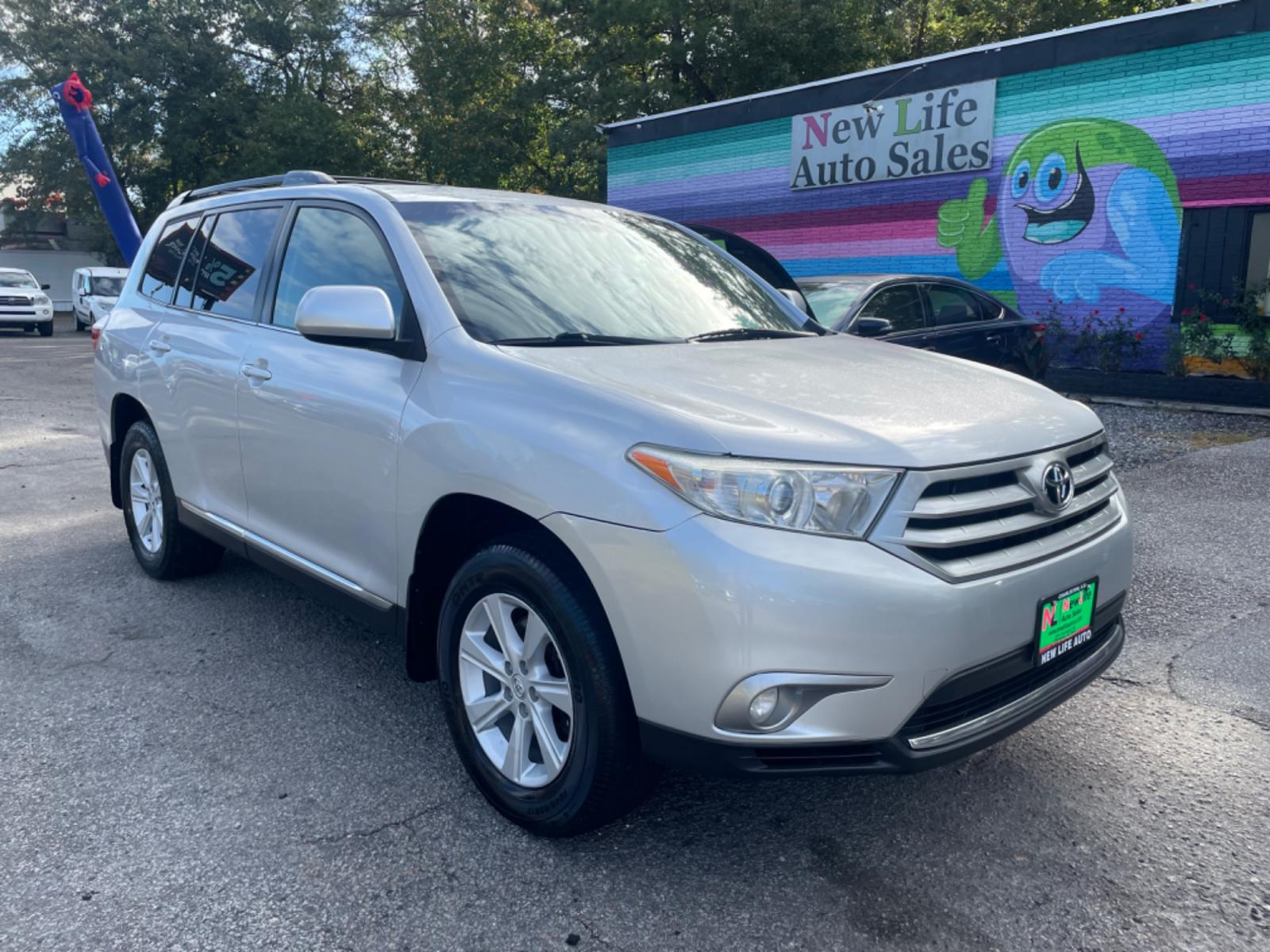 2013 SILVER TOYOTA HIGHLANDER BASE (5TDBK3EH4DS) with an 3.5L engine, Automatic transmission, located at 5103 Dorchester Rd., Charleston, SC, 29418-5607, (843) 767-1122, 36.245171, -115.228050 - Local trade-in with a spacious front and middle row, CD/AUX/Bluetooth, Backup Camera, Power Everything (windows, locks, seat), Rear Climate Control, Convenient, Easy to Fold 3rd Row, Keyless Entry, Alloy Wheels. Clean CarFax (no accidents reported!) 181k miles Located at New Life Auto Sales! 2023 W - Photo #0